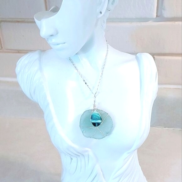 SEA GLASS ON SILVER PLATED CHAIN BEACHY NECKLACE - Picture 3 of 9